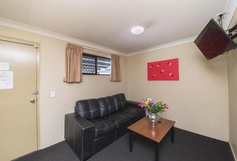 سوییت, Rocky Resort Motor Inn