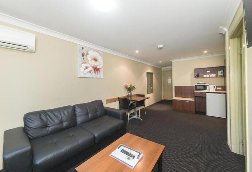 سوئیت با تخت بزرگ, Rocky Resort Motor Inn