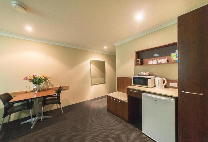 سوئیت با تخت بزرگ, Rocky Resort Motor Inn