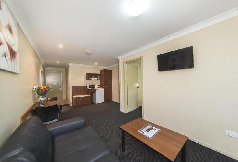 سوئیت با تخت بزرگ, Rocky Resort Motor Inn