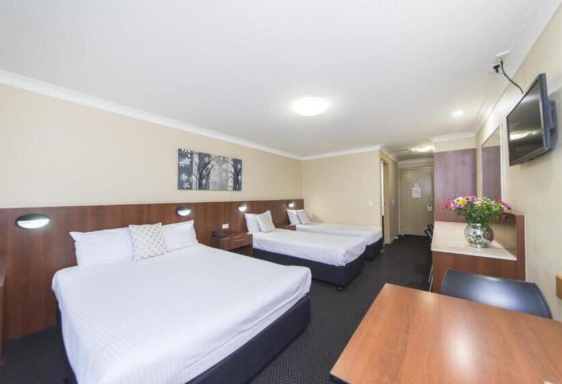 اتاق خانوادگی, Rocky Resort Motor Inn