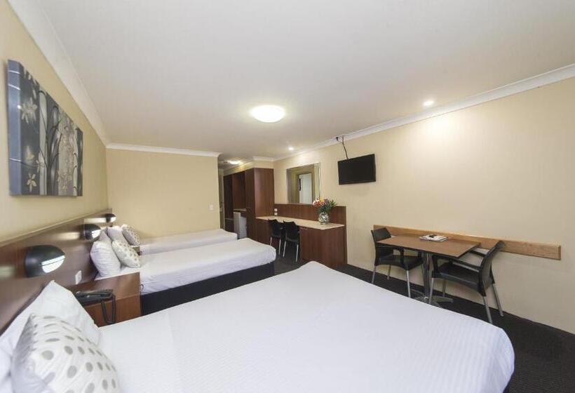 اتاق خانوادگی, Rocky Resort Motor Inn