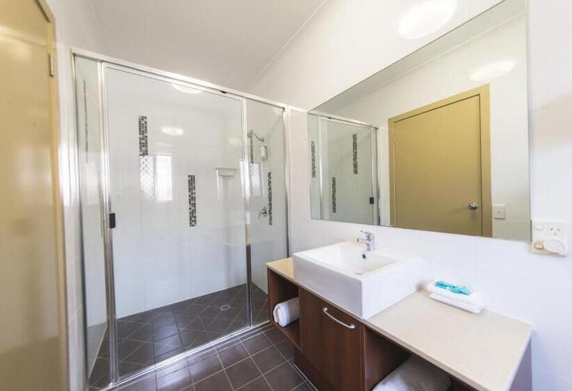 استودیوی استاندارد, Rocky Resort Motor Inn