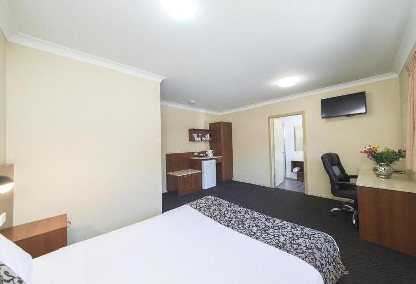 스탠다드 스튜디오, Rocky Resort Motor Inn
