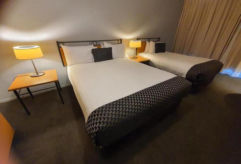 Студия Стандарт, Off Broadway Motel