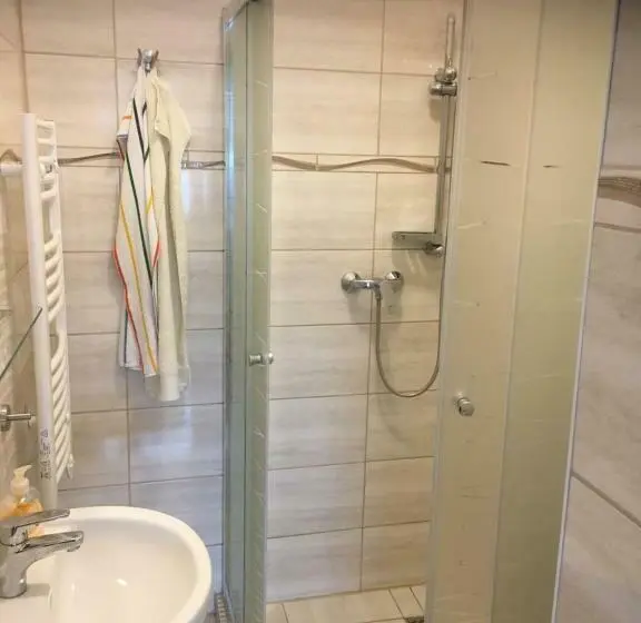 Standard-huone, Dombi Porta