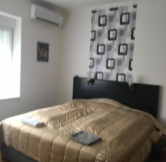 חדר משפחתי, Dombi Porta