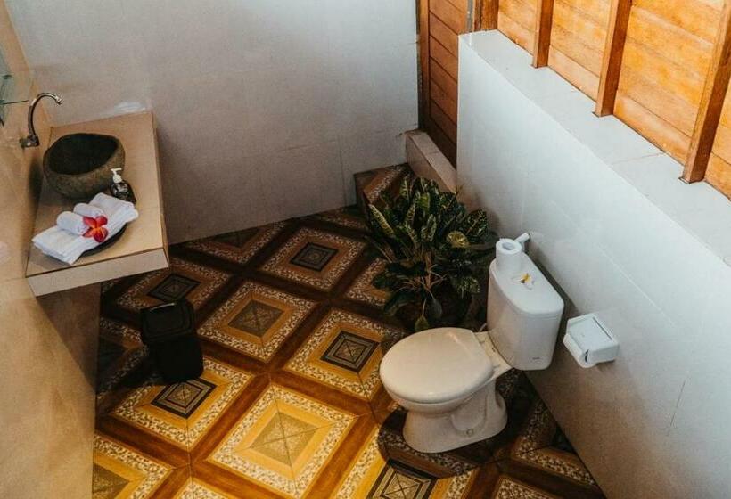 بنجلو قياسى مطلّ علي الحديقة, Taman Tirta Villas Lembongan