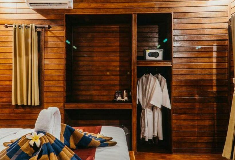 بنجلو قياسى مطلّ علي الحديقة, Taman Tirta Villas Lembongan