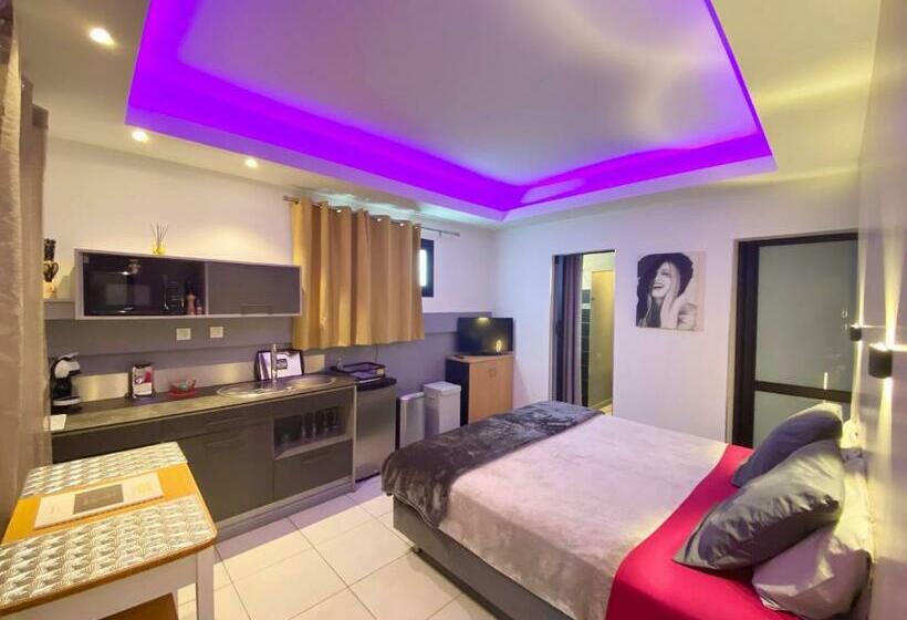 استودیوی لوکس, Hostal 170 Room 14 Service Appartement