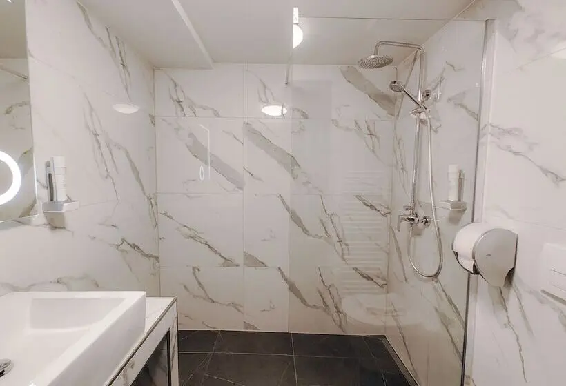 Deluxe-huone, Asd