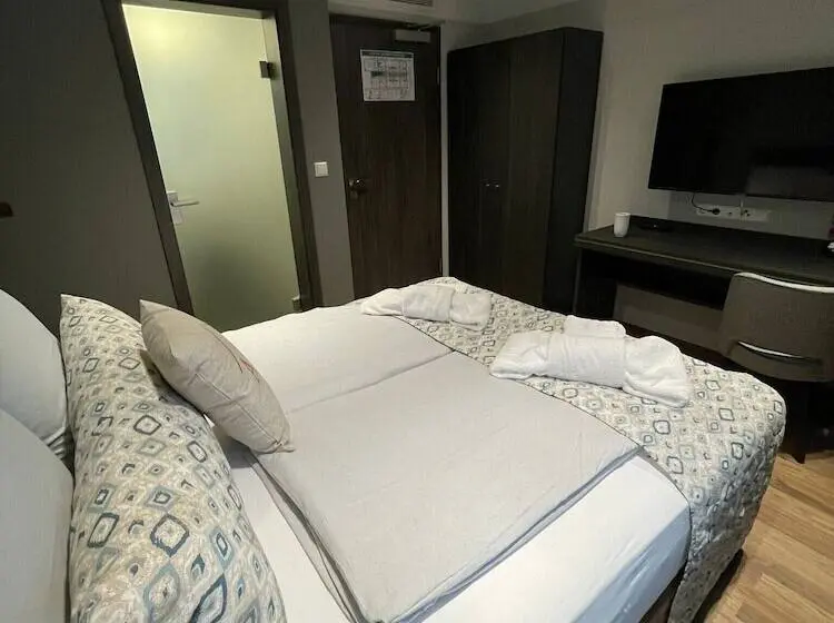 Deluxe-huone, Asd