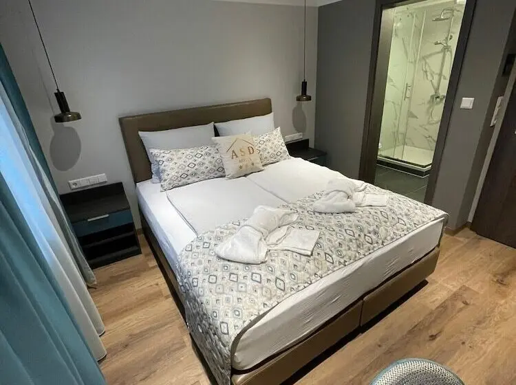 Deluxe-huone, Asd