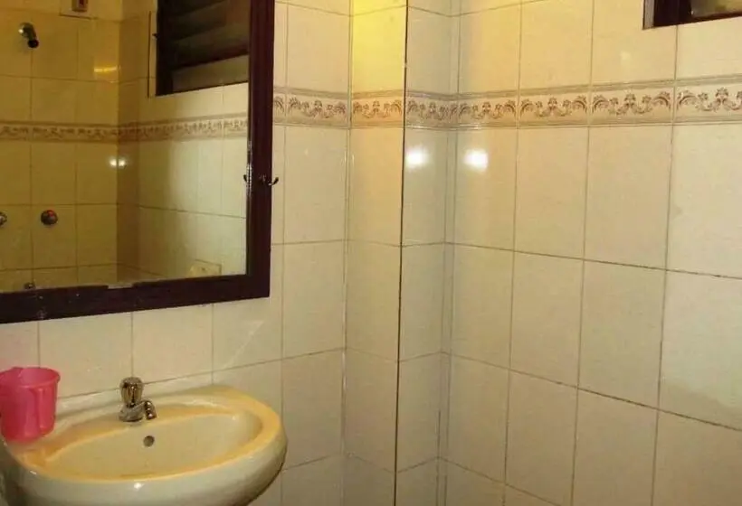 オーシャンビュースタンダードルーム, Swim Sea Beach Resort, Panjim