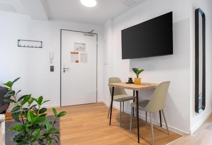 带阳台套房, Limehome Essen Kettwiger Straße