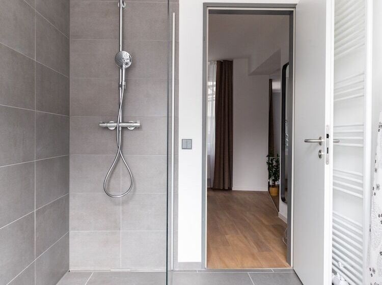 带阳台套房, Limehome Essen Kettwiger Straße