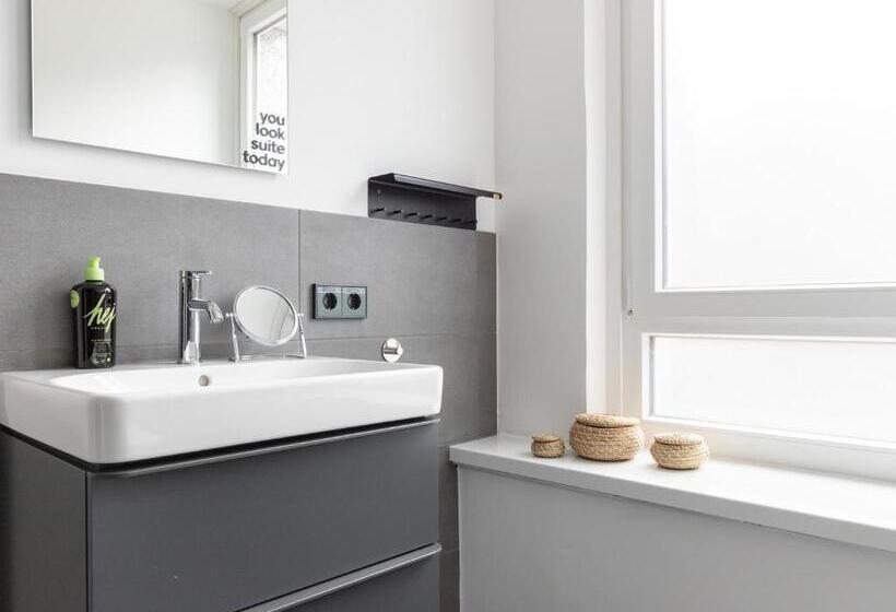 Люкс с Балконом, Limehome Essen Kettwiger Straße
