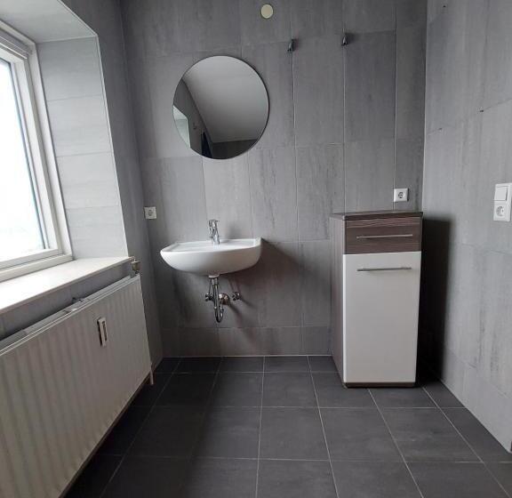 Номер Стандарт Четырехместный Совместный Санузел, Pension Beim Kastell