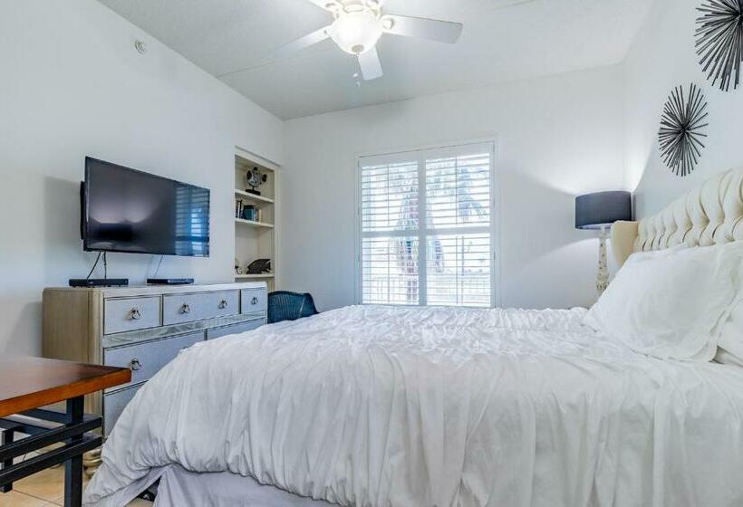 شقة غرفة واحدة مطلة على حمام السباحة, Fishermans Landing On The Bay  Las Marinas