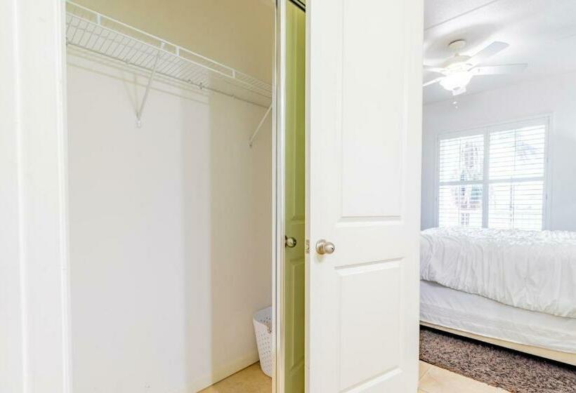 شقة غرفة واحدة مطلة على حمام السباحة, Fishermans Landing On The Bay  Las Marinas