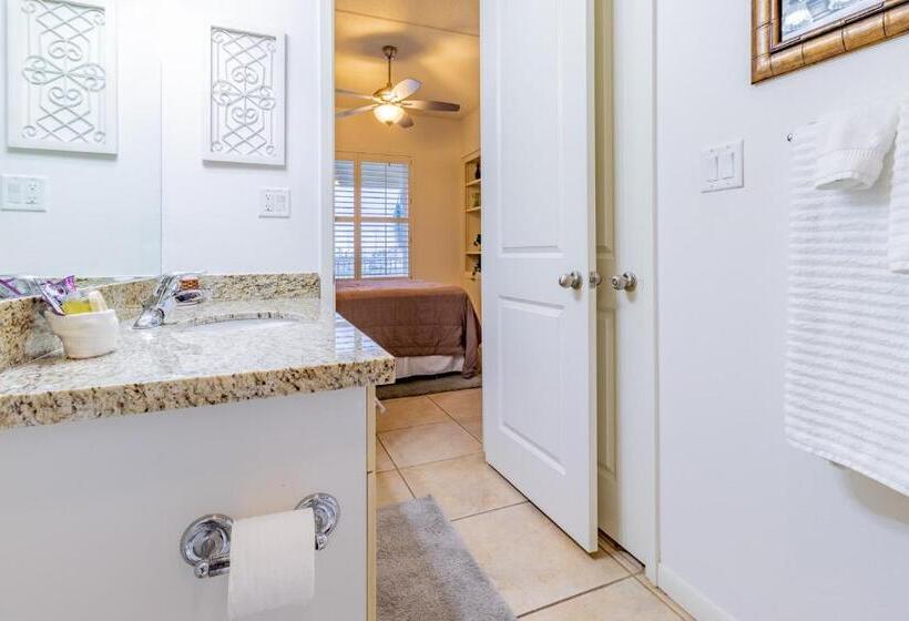 شقة غرفة واحدة مطلة على حمام السباحة, Fishermans Landing On The Bay  Las Marinas