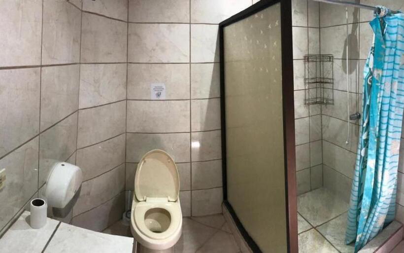 חדר משפחתי, Hospedaje Colibri