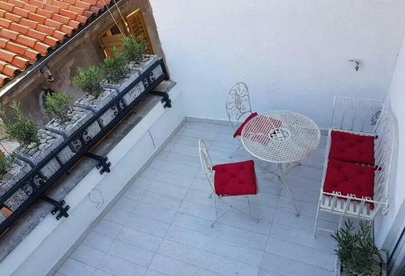 اتاق استاندارد, Piranum Guesthouse With Terrace