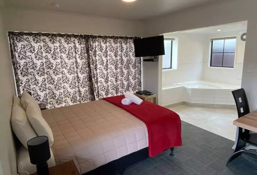 استودیوی لوکس, Southern Comfort Motel