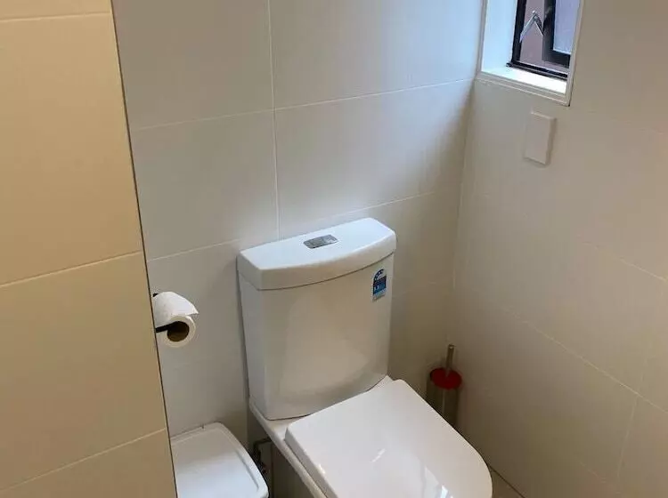 استودیوی لوکس, Southern Comfort Motel