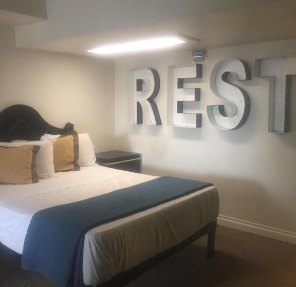 סוויטה, Desert Hills Motel