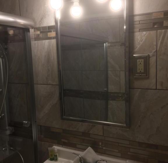 סוויטה, Desert Hills Motel