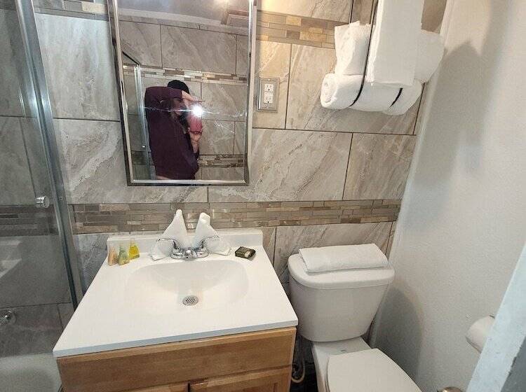 סוויטה, Desert Hills Motel