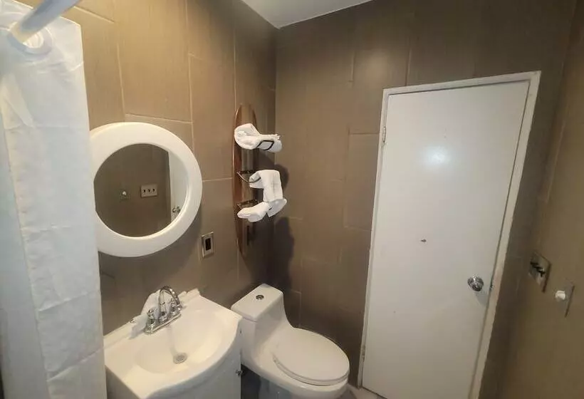 סוויטה אקזקיוטיב, Desert Hills Motel