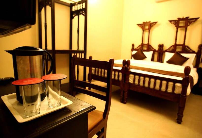 Deluxe Zimmer, Ajit Mansion