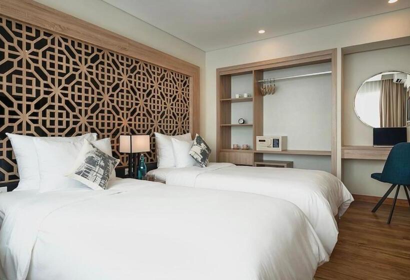 اتاق پریمیوم چهارنفره, C Central Hotel đề Thám Bùi Viện Walking Street