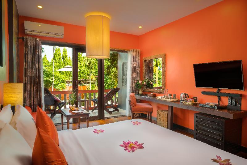 اتاق لوکس با چشم‌انداز استخر, Golden Temple