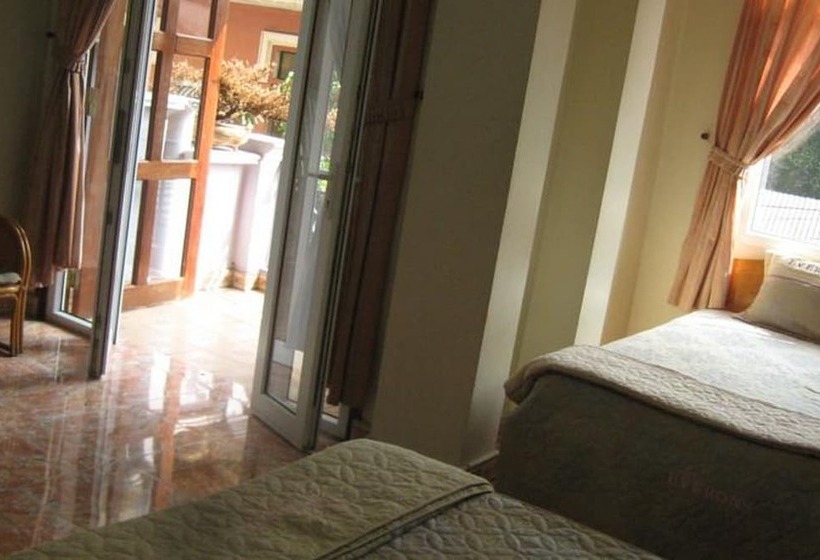 اتاق سوپریور, Sunny C