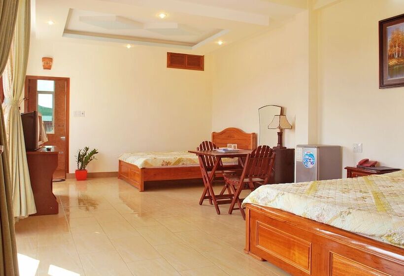 اتاق سوپریور, Sunny C