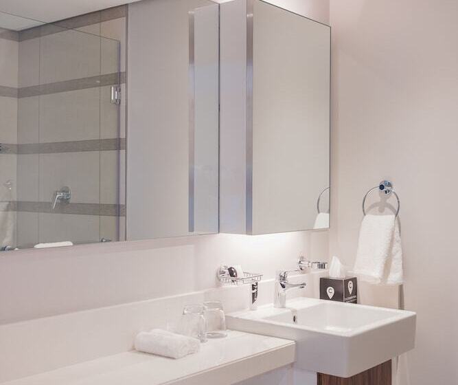 סטודיו דלוקס, The Capital Pearls