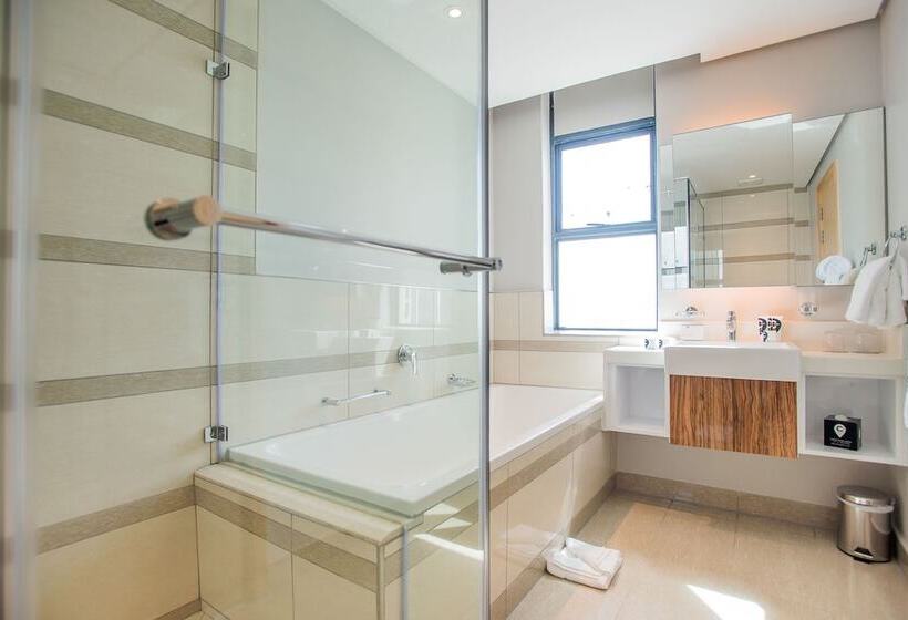 דירת שני חדרים עם מרפת, The Capital Pearls