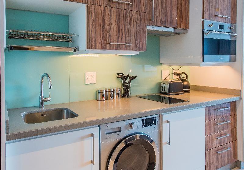 סטודיו דלוקס, The Capital Pearls