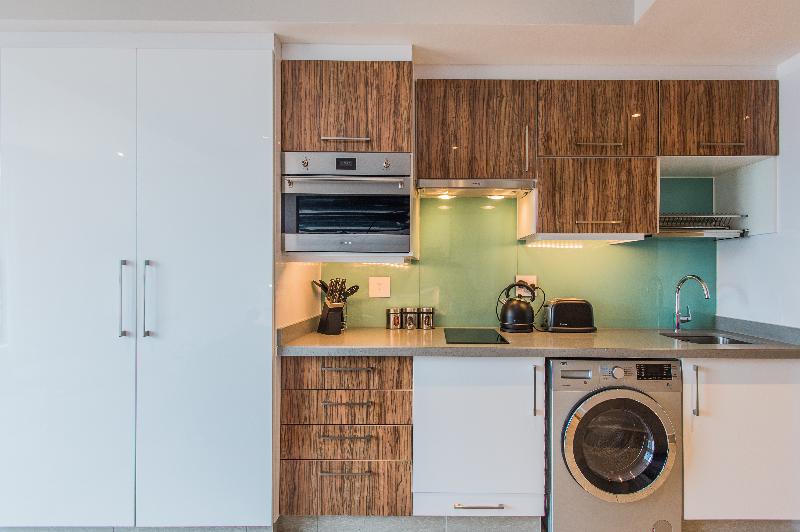 סטודיו דלוקס, The Capital Pearls