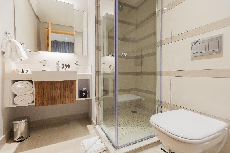 סטודיו דלוקס, The Capital Pearls