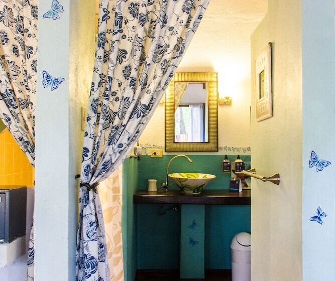 بنجلو قياسى, The Place