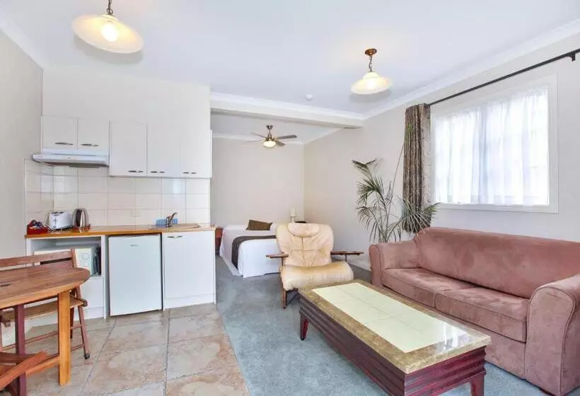 Standard-studio, Warkworth Lodge