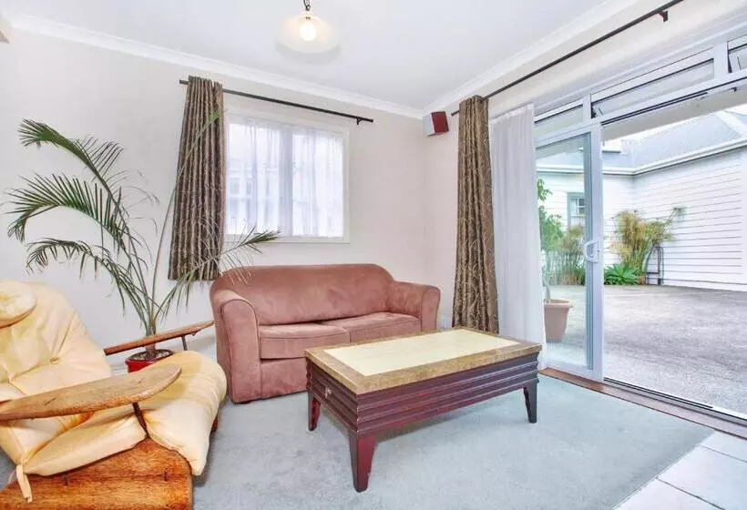 Standard-studio, Warkworth Lodge