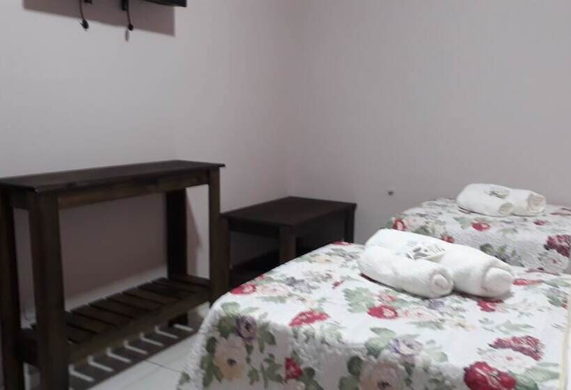 غرفة قياسية ثلاثية مطلة علي حمام السباحة, Caminito Del Iguazu