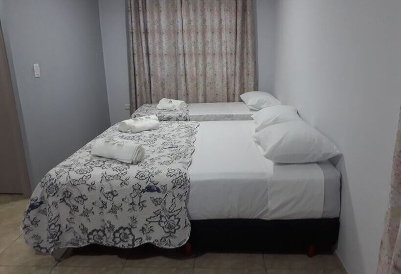 غرفة قياسية ثلاثية مطلة علي حمام السباحة, Caminito Del Iguazu