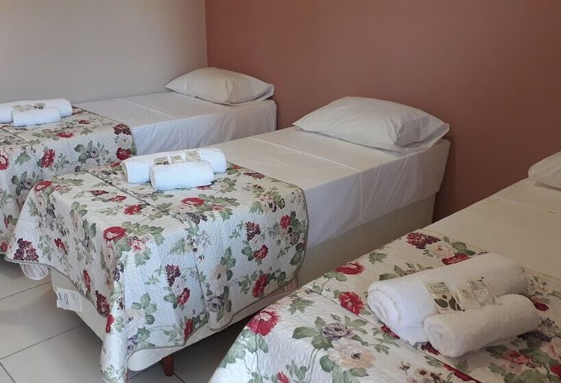 غرفة قياسية ثلاثية مطلة علي حمام السباحة, Caminito Del Iguazu