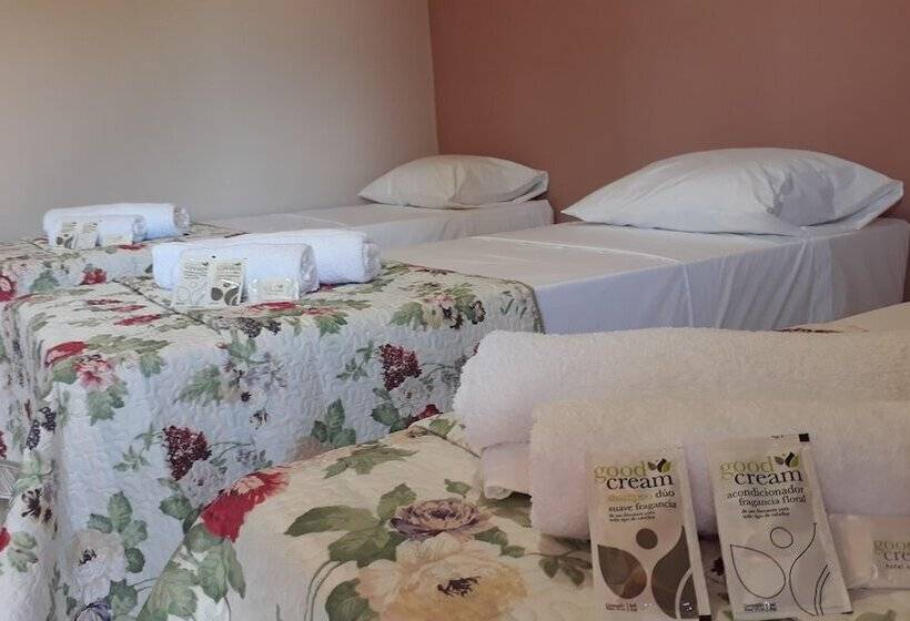 غرفة قياسية ثلاثية مطلة علي حمام السباحة, Caminito Del Iguazu